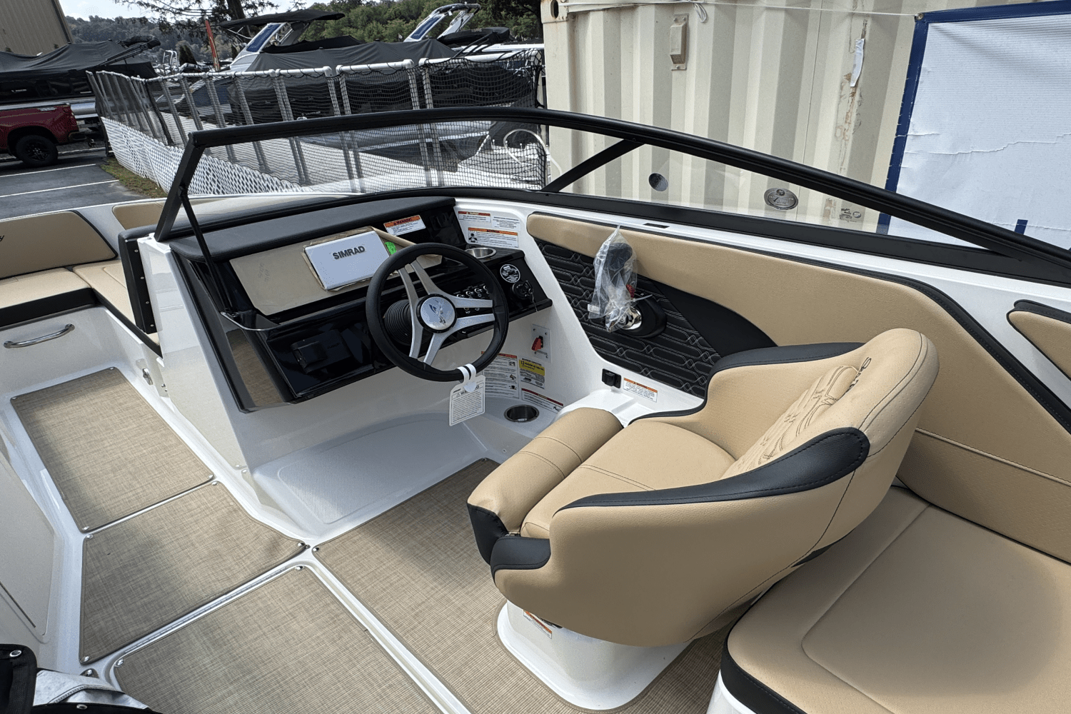 Slide: The Image of Sea Ray SPX 210 2025 - 14