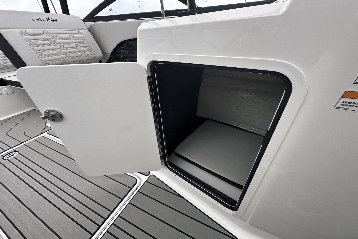 Slide: The Image of Sea Ray SPX 210 2025 - 14