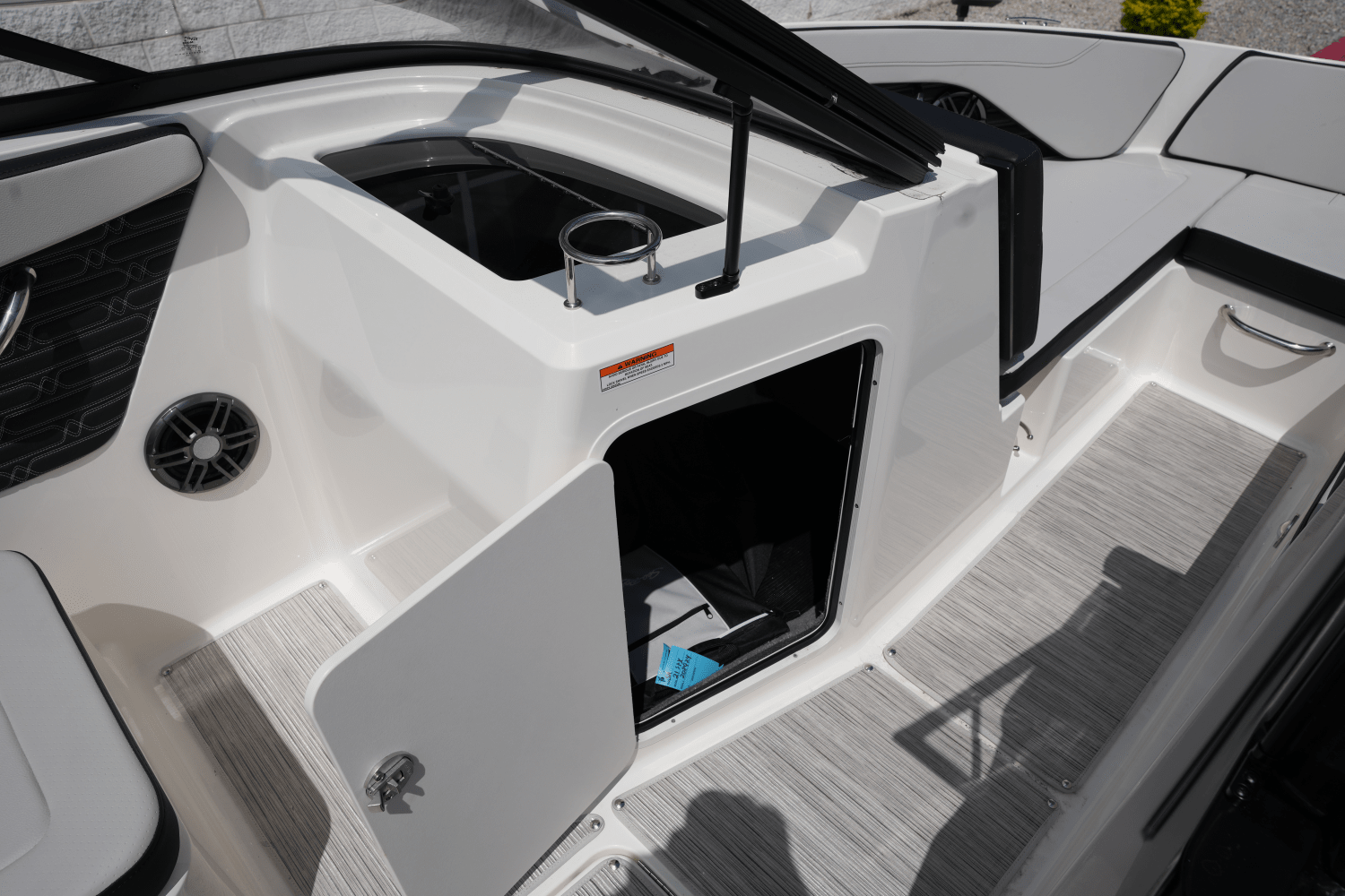 Slide: The Image of Sea Ray SPX 210 2025 - 15