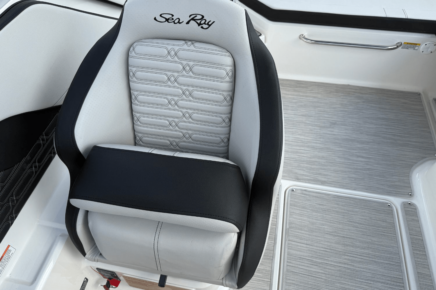 Slide: The Image of Sea Ray SPX 210 2025 - 15