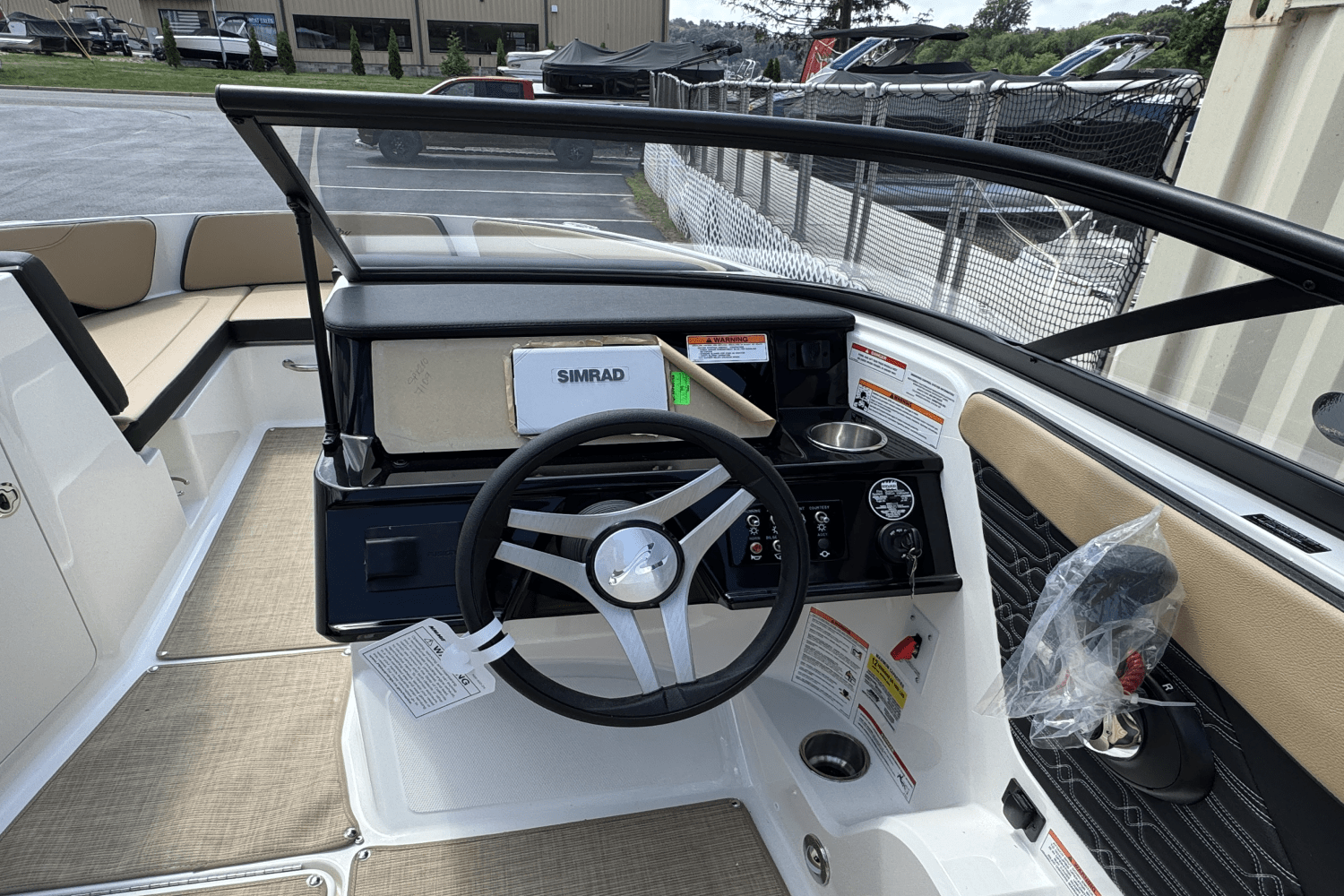 Slide: The Image of Sea Ray SPX 210 2025 - 15