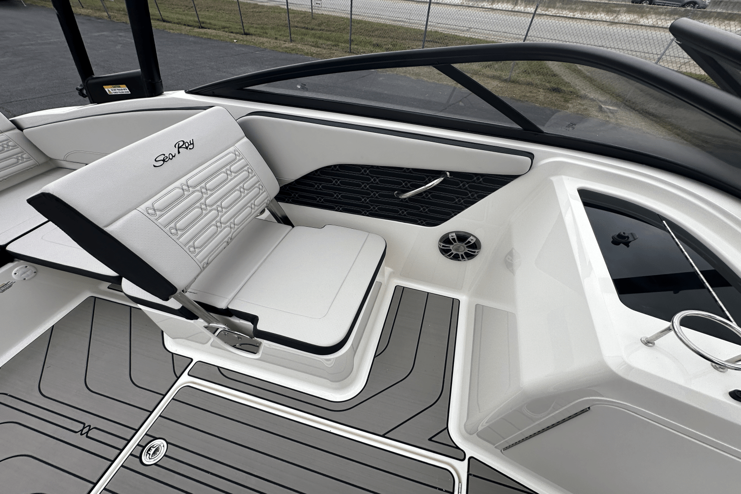 Slide: The Image of Sea Ray SPX 210 2025 - 15