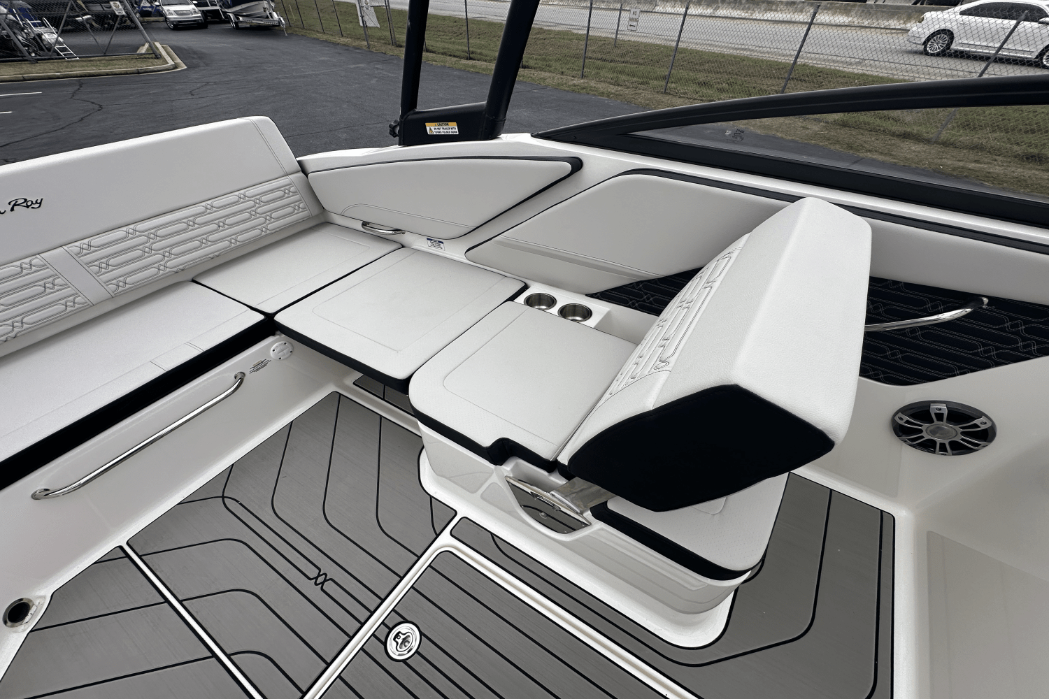 Slide: The Image of Sea Ray SPX 210 2025 - 16