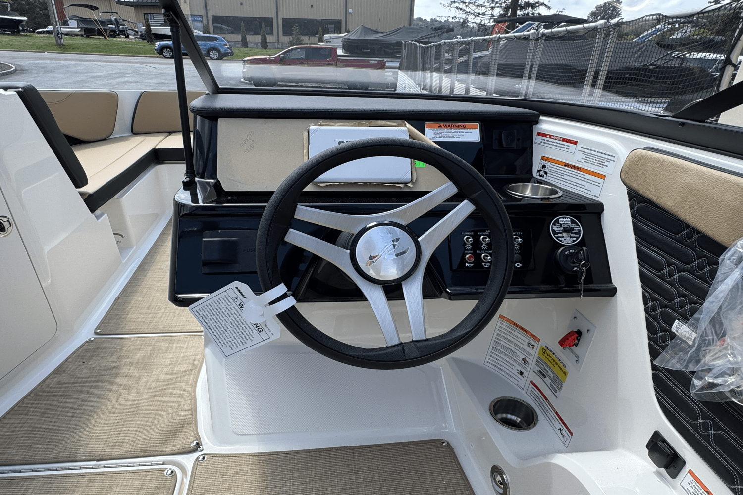 Slide: The Image of Sea Ray SPX 210 2025 - 16