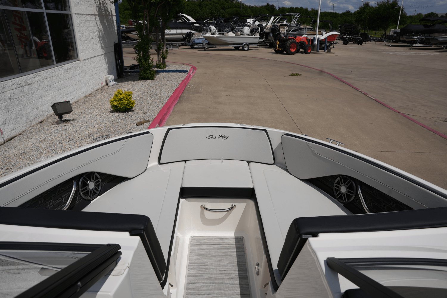 Slide: The Image of Sea Ray SPX 210 2025 - 16
