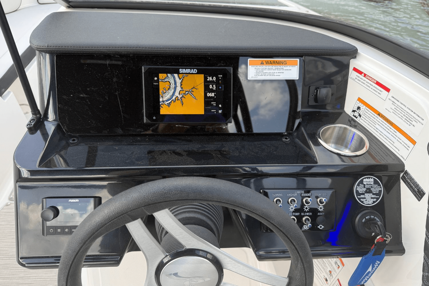 Slide: The Image of Sea Ray SPX 210 2025 - 16