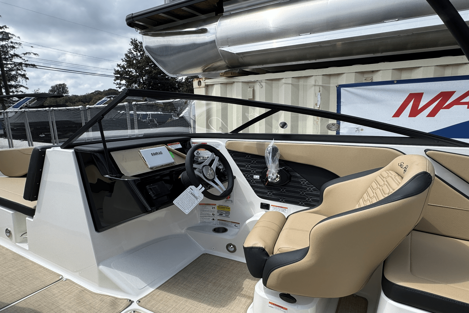 Slide: The Image of Sea Ray SPX 210 2025 - 17