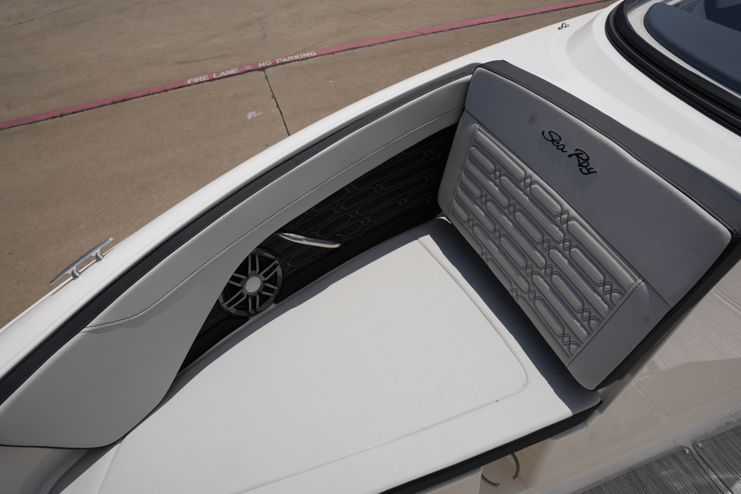 Slide: The Image of Sea Ray SPX 210 2025 - 17