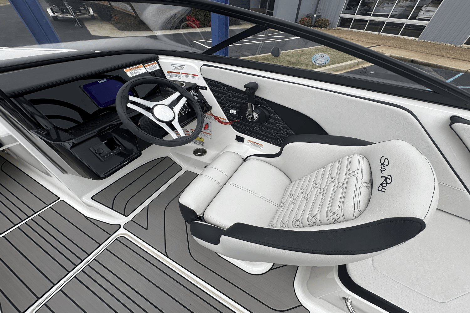 Slide: The Image of Sea Ray SPX 210 2025 - 17