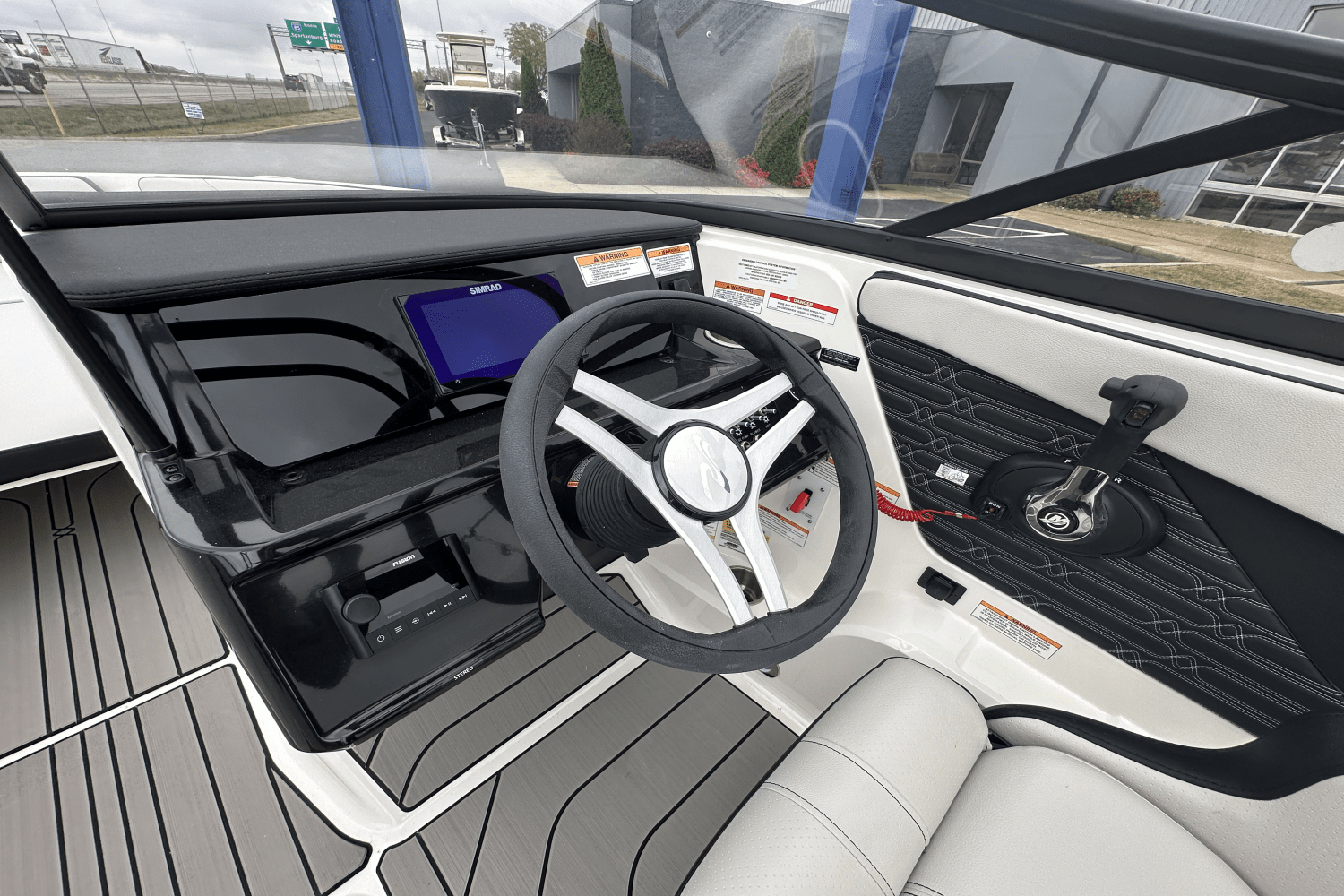 Slide: The Image of Sea Ray SPX 210 2025 - 18