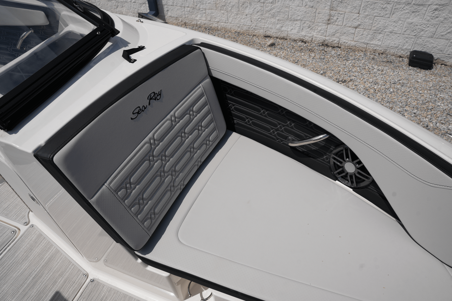 Slide: The Image of Sea Ray SPX 210 2025 - 18