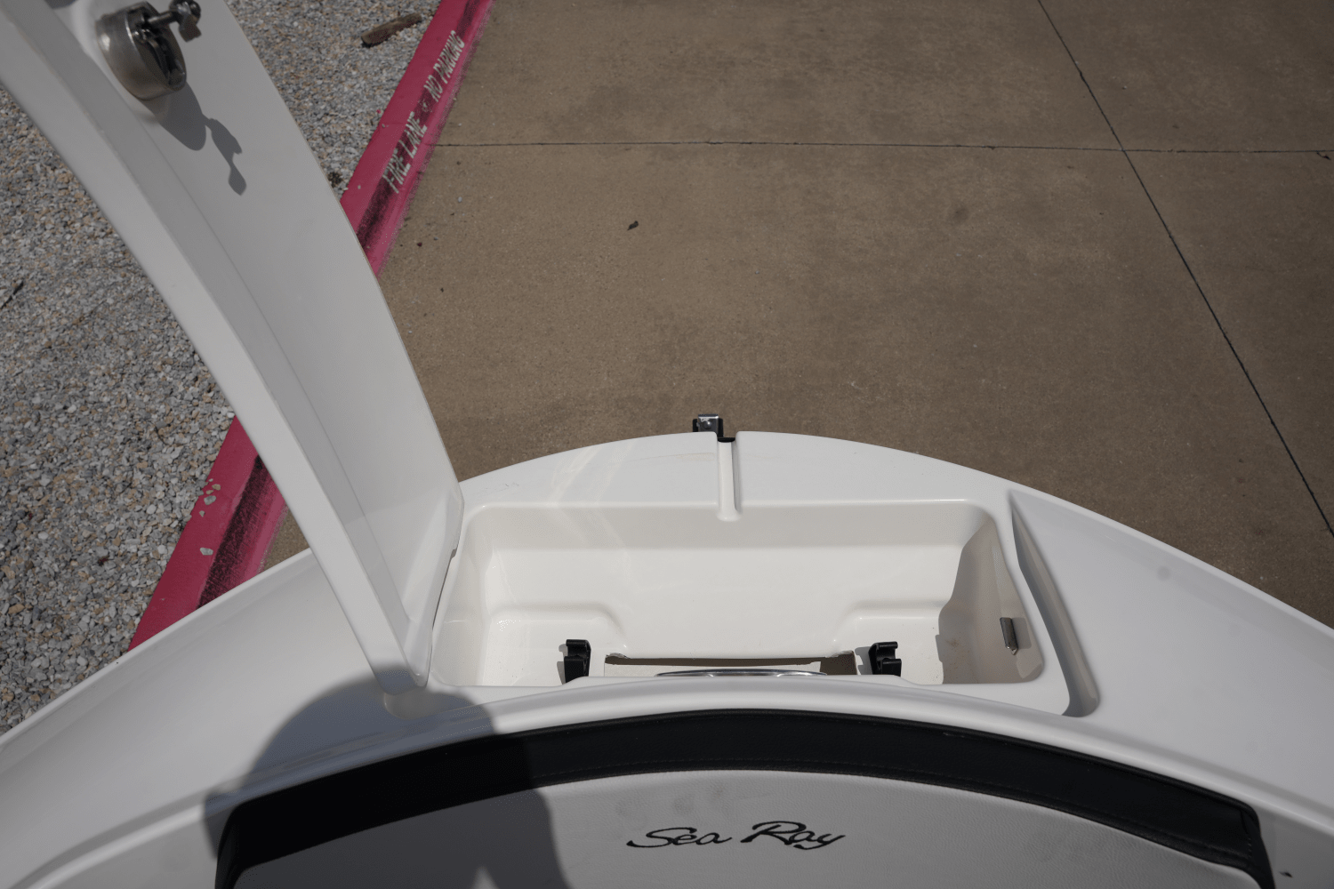 Slide: The Image of Sea Ray SPX 210 2025 - 19