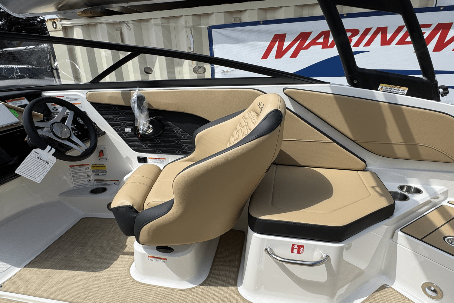 Slide: The Image of Sea Ray SPX 210 2025 - 19