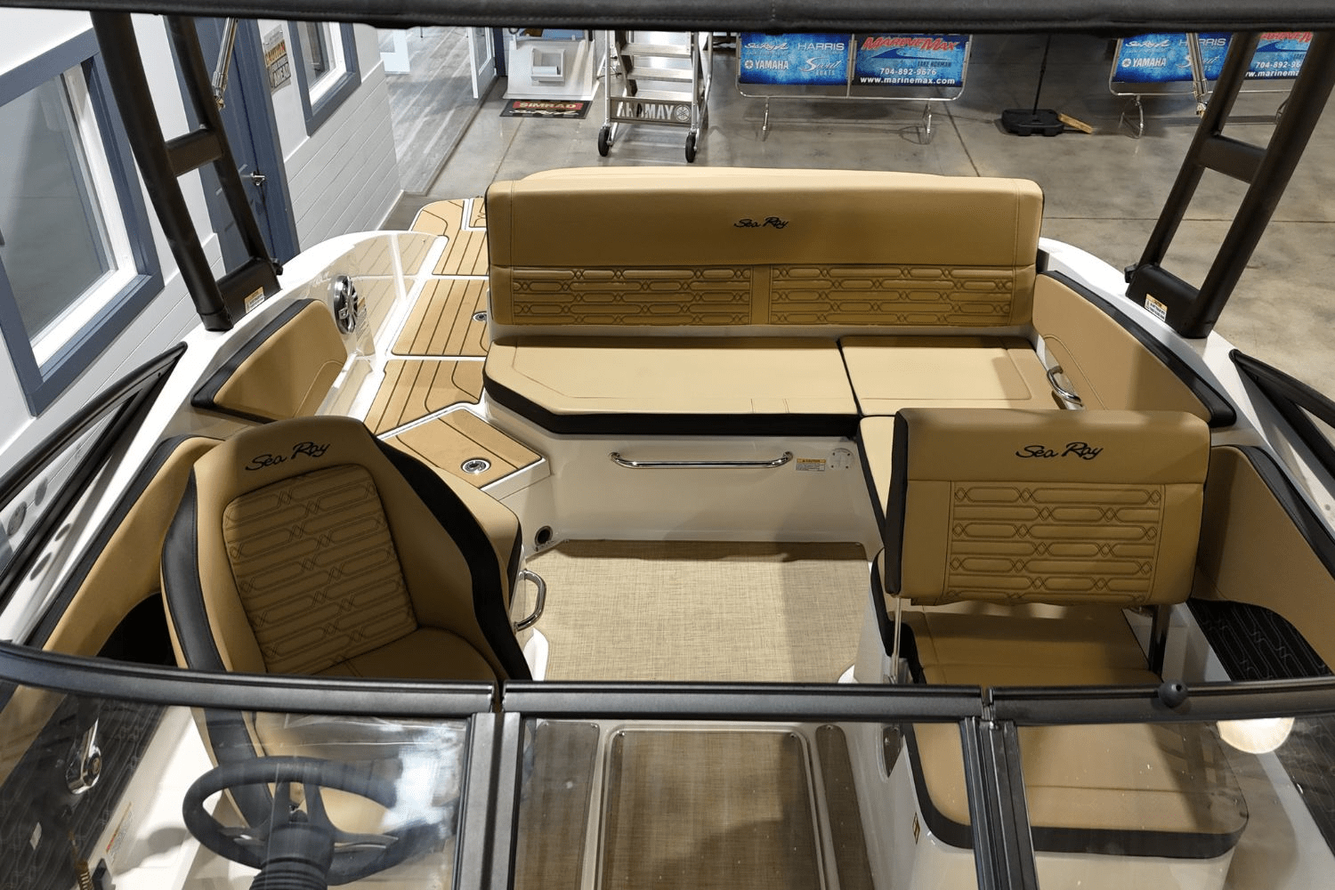 Slide: The Image of Sea Ray SPX 210 2025 - 19