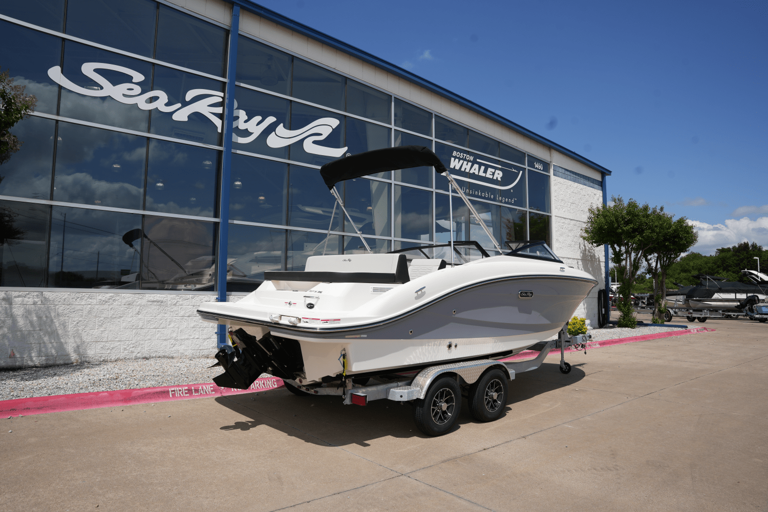 Slide: The Image of Sea Ray SPX 210 2025 - 2