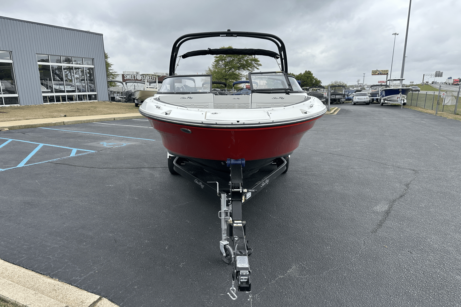 Slide: The Image of Sea Ray SPX 210 2025 - 2