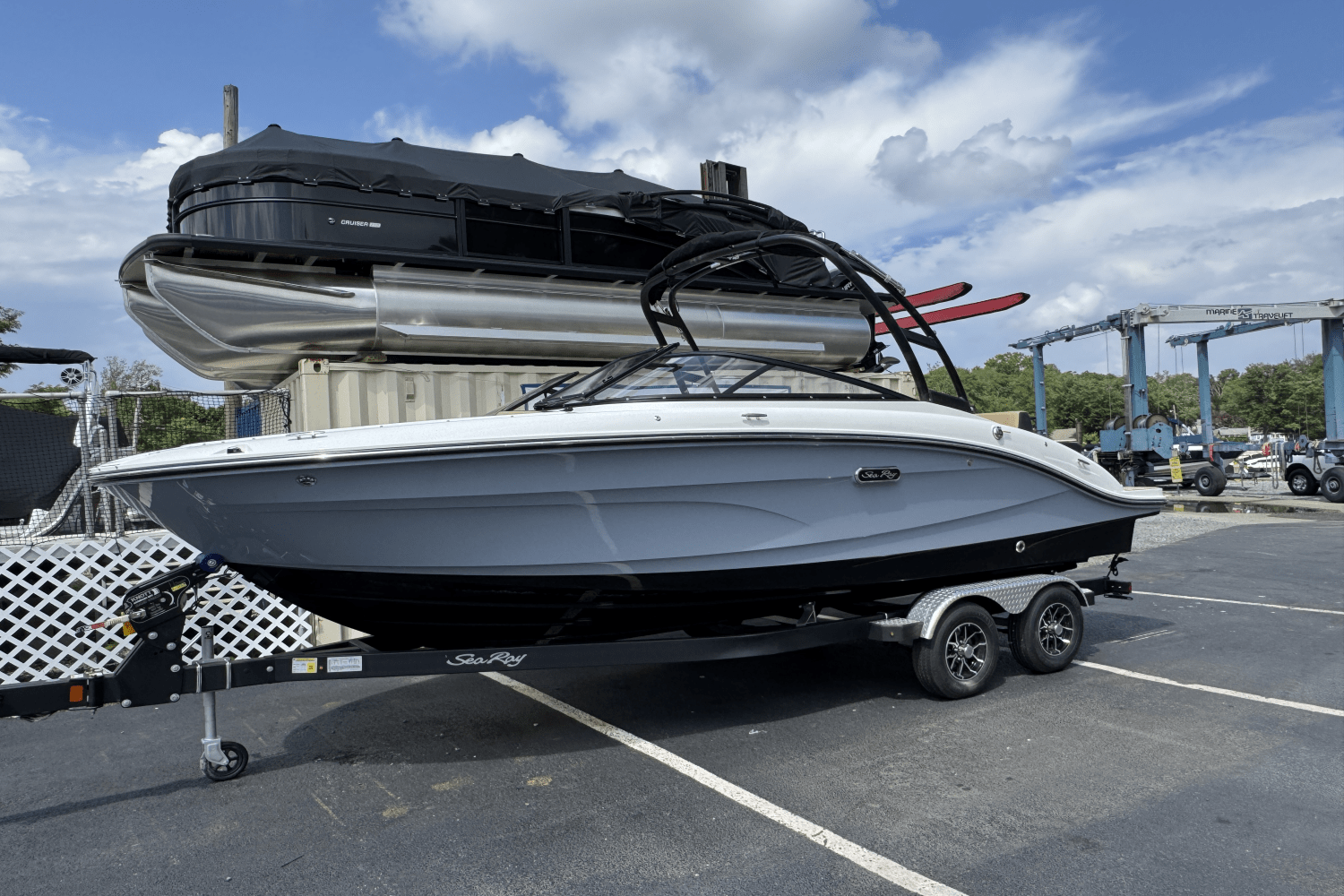 Slide: The Image of Sea Ray SPX 210 2025 - 2