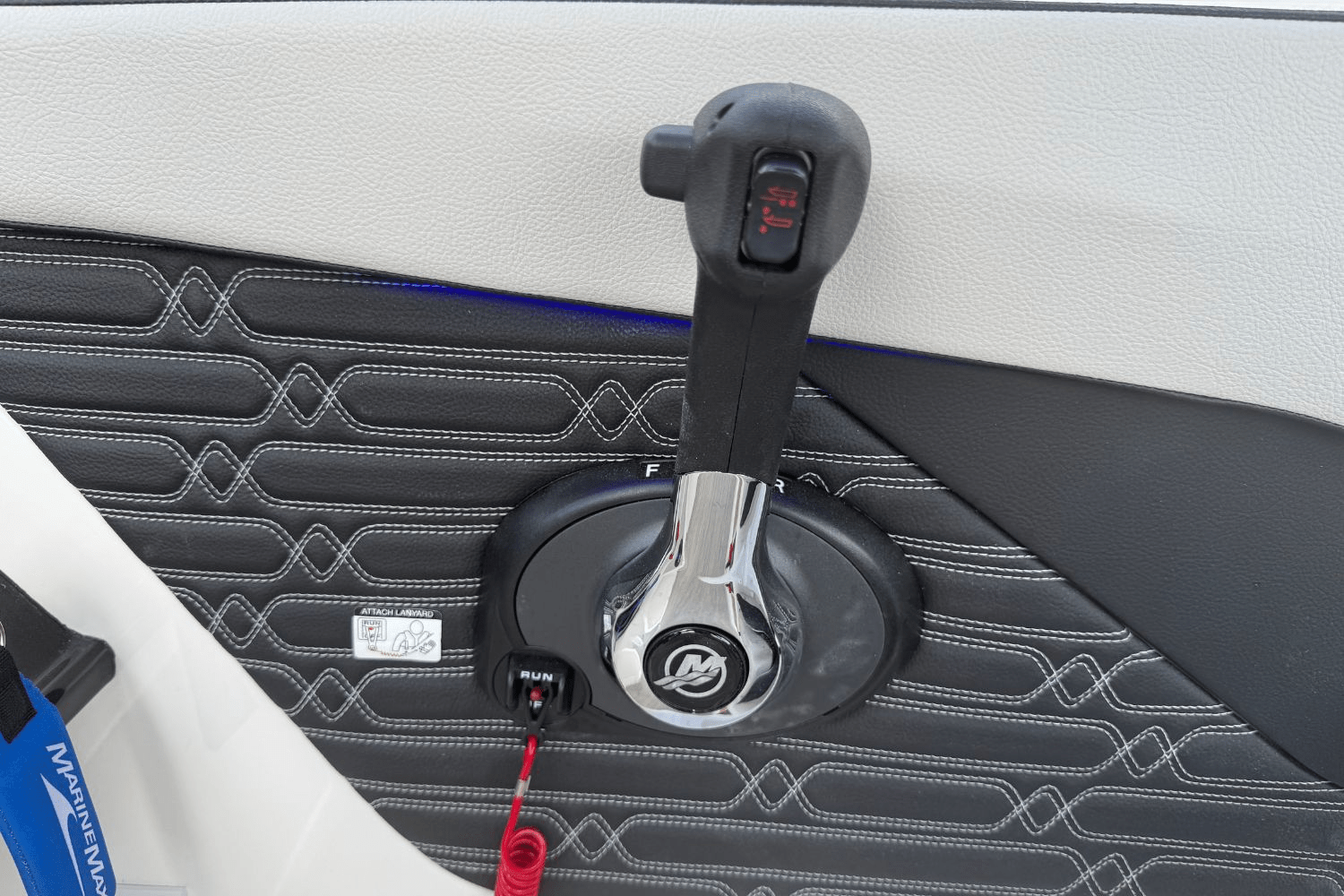 Slide: The Image of Sea Ray SPX 210 2025 - 20