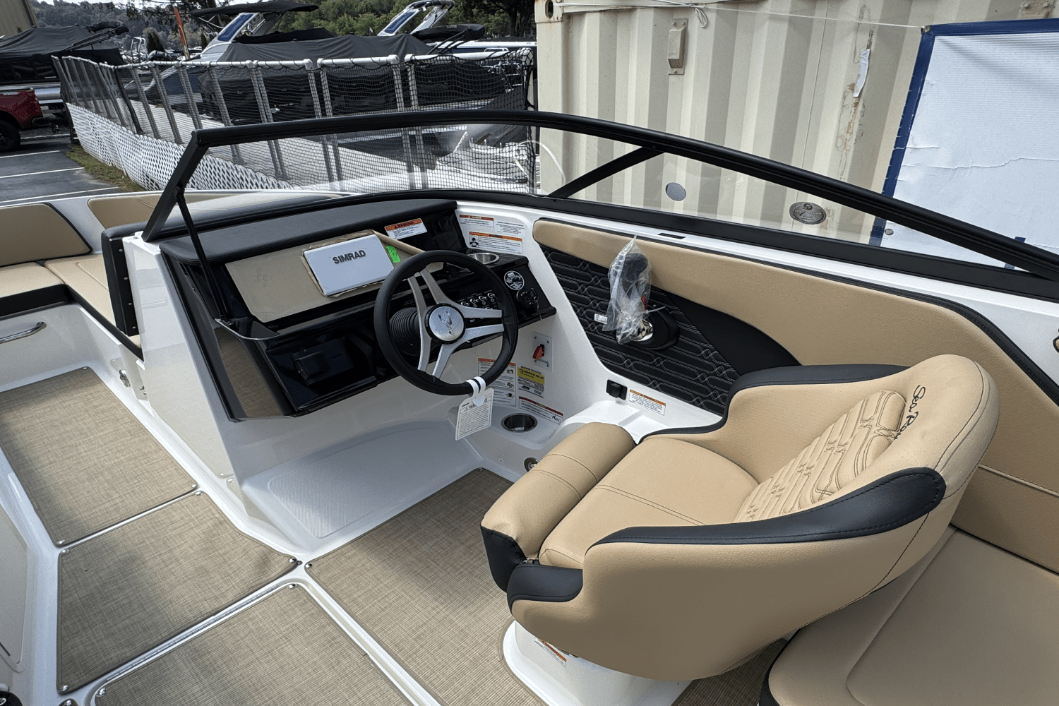 Slide: The Image of Sea Ray SPX 210 2025 - 20