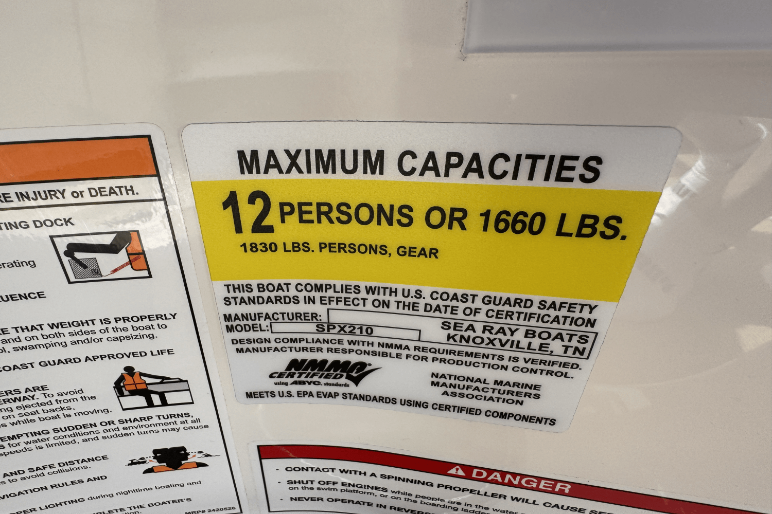 Slide: The Image of Sea Ray SPX 210 2025 - 21