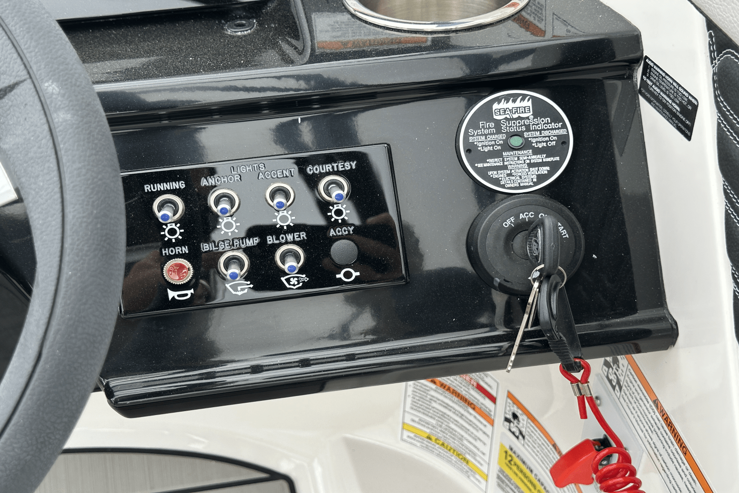 Slide: The Image of Sea Ray SPX 210 2025 - 21