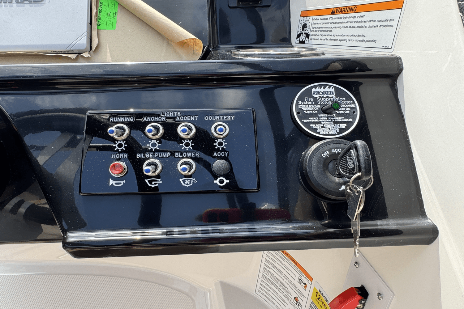 Slide: The Image of Sea Ray SPX 210 2025 - 22