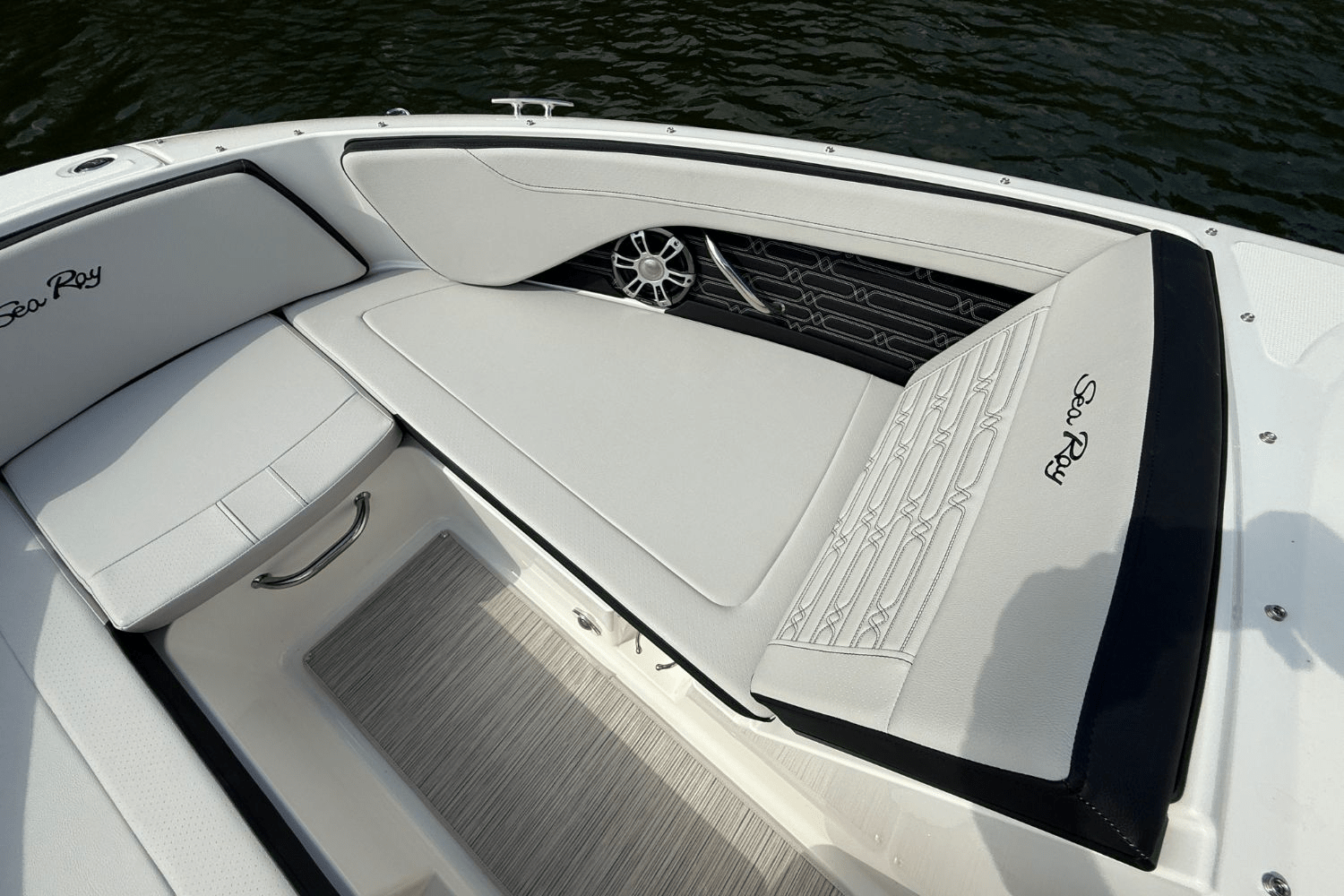 Slide: The Image of Sea Ray SPX 210 2025 - 23