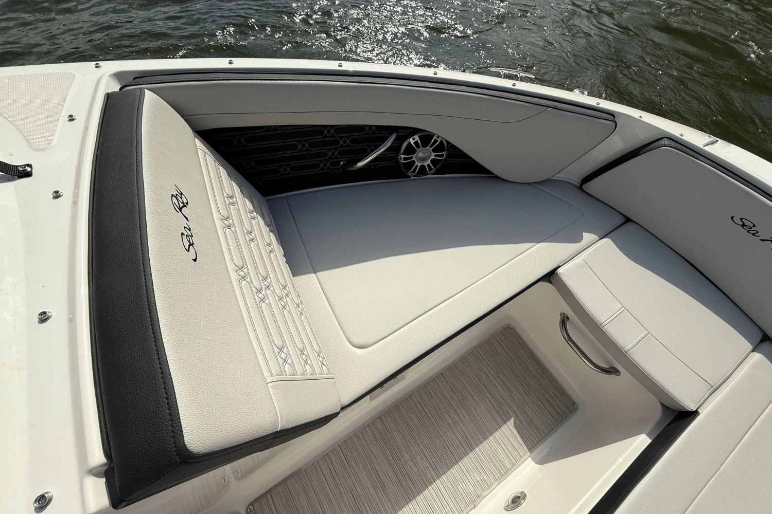 Slide: The Image of Sea Ray SPX 210 2025 - 24