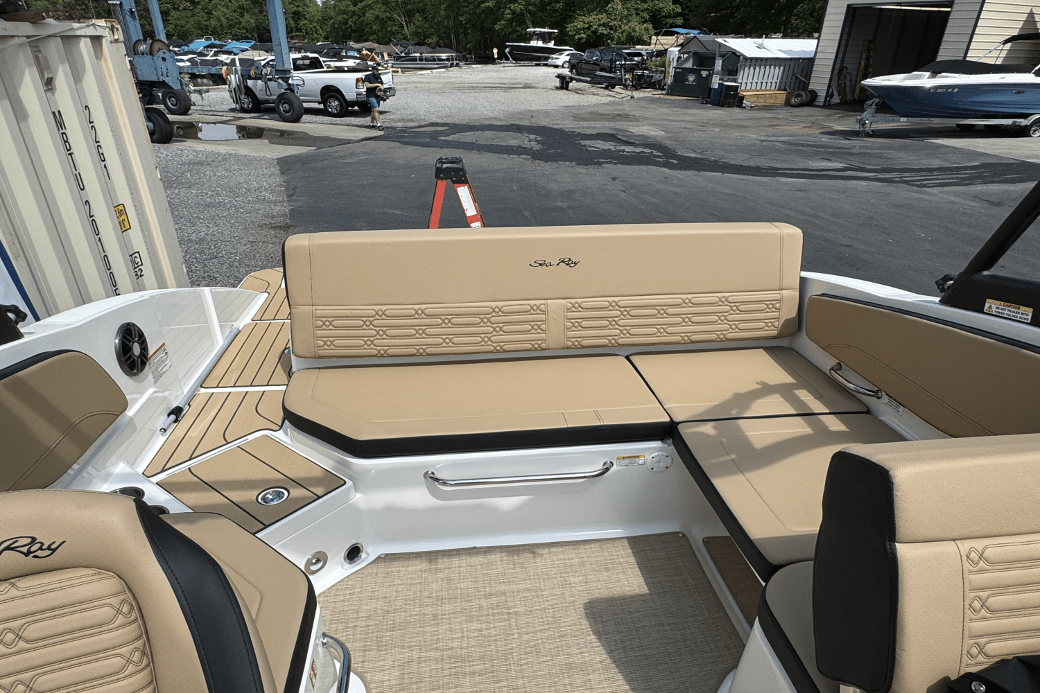 Slide: The Image of Sea Ray SPX 210 2025 - 25