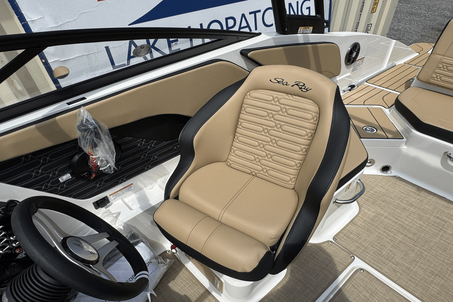 Slide: The Image of Sea Ray SPX 210 2025 - 26