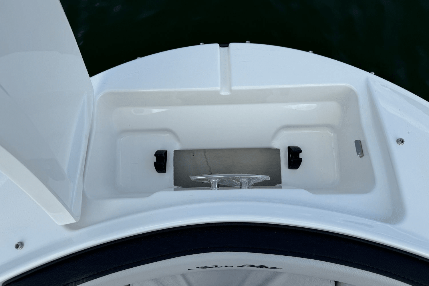 Slide: The Image of Sea Ray SPX 210 2025 - 26