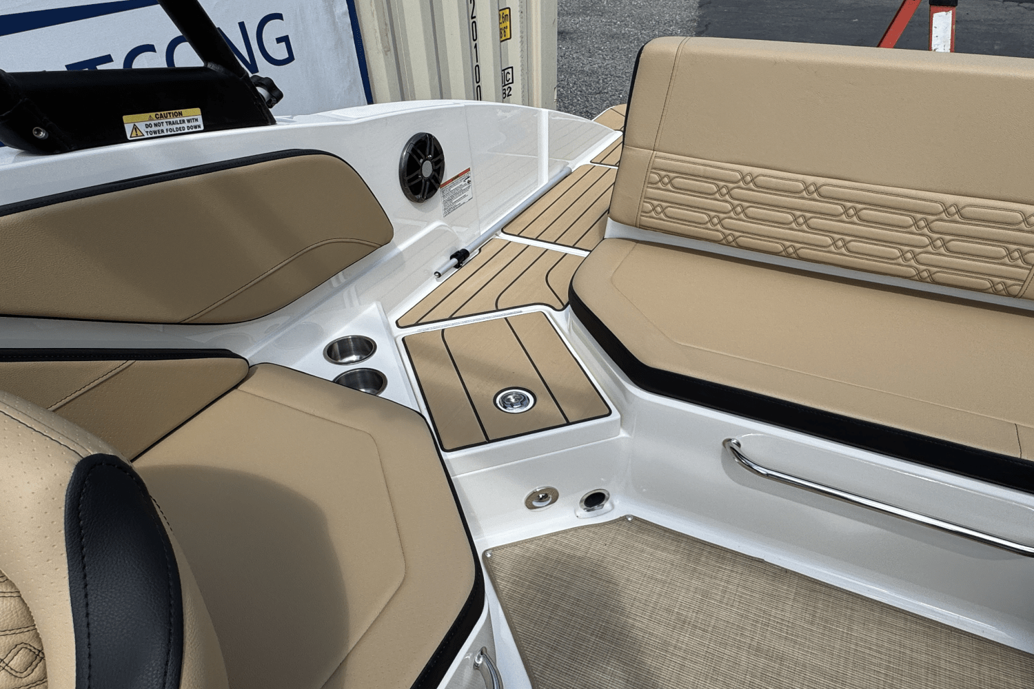 Slide: The Image of Sea Ray SPX 210 2025 - 28