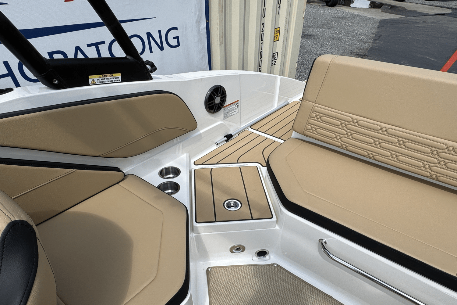 Slide: The Image of Sea Ray SPX 210 2025 - 29