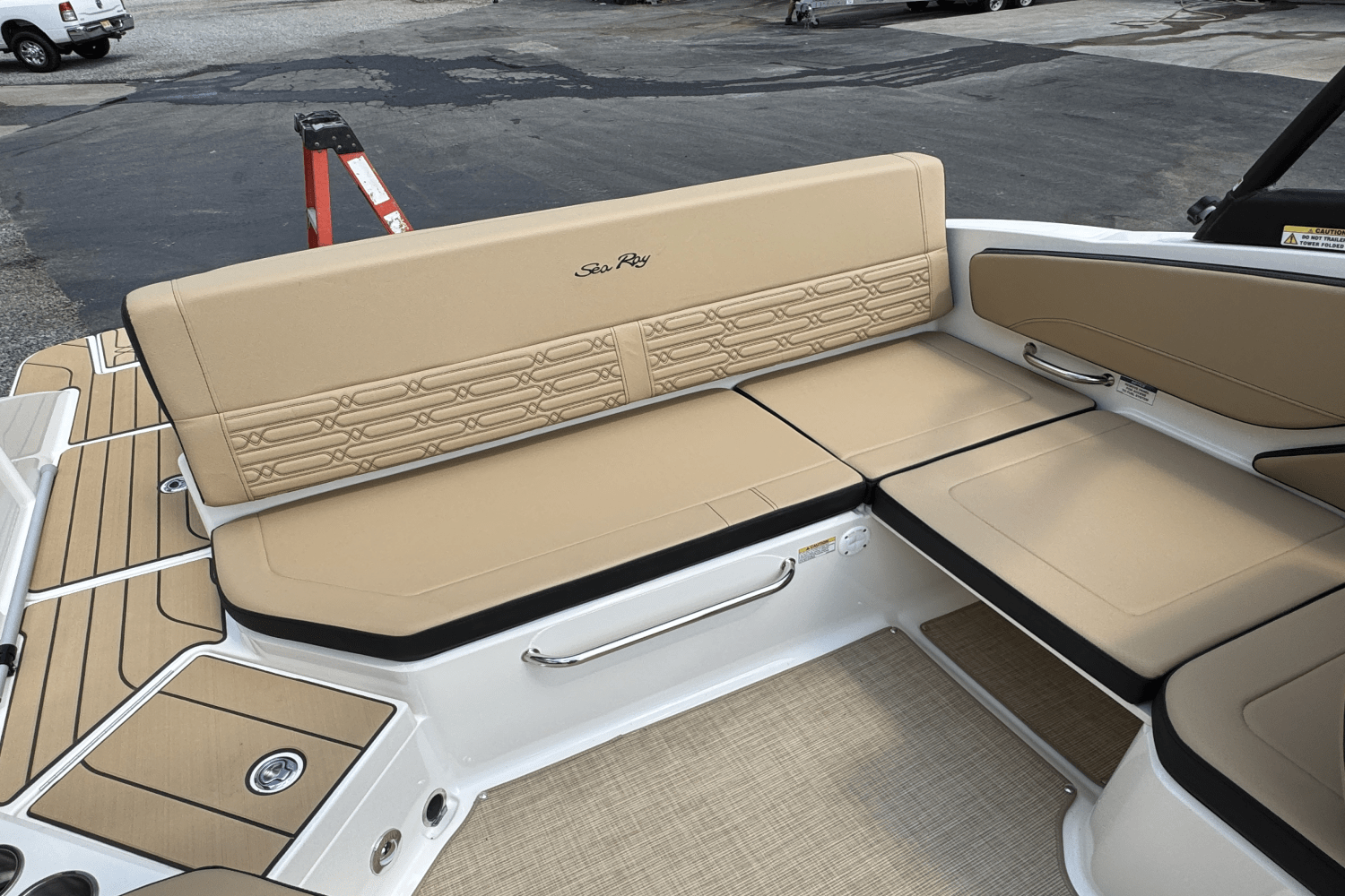 Slide: The Image of Sea Ray SPX 210 2025 - 30