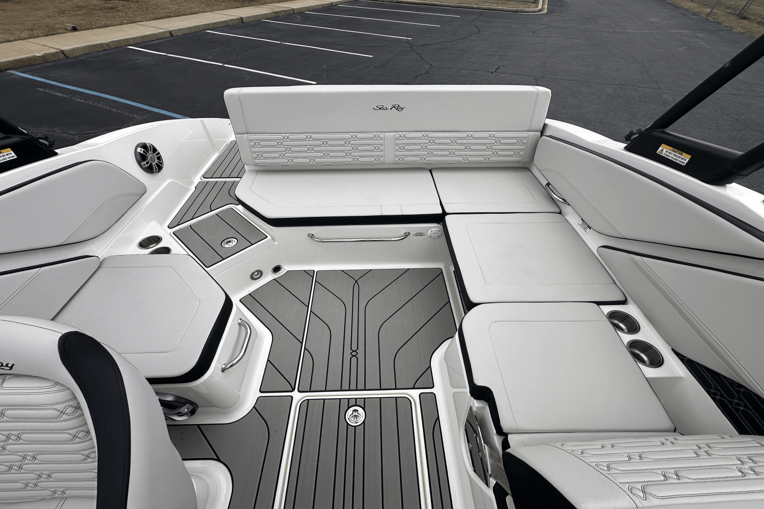 Slide: The Image of Sea Ray SPX 210 2025 - 4