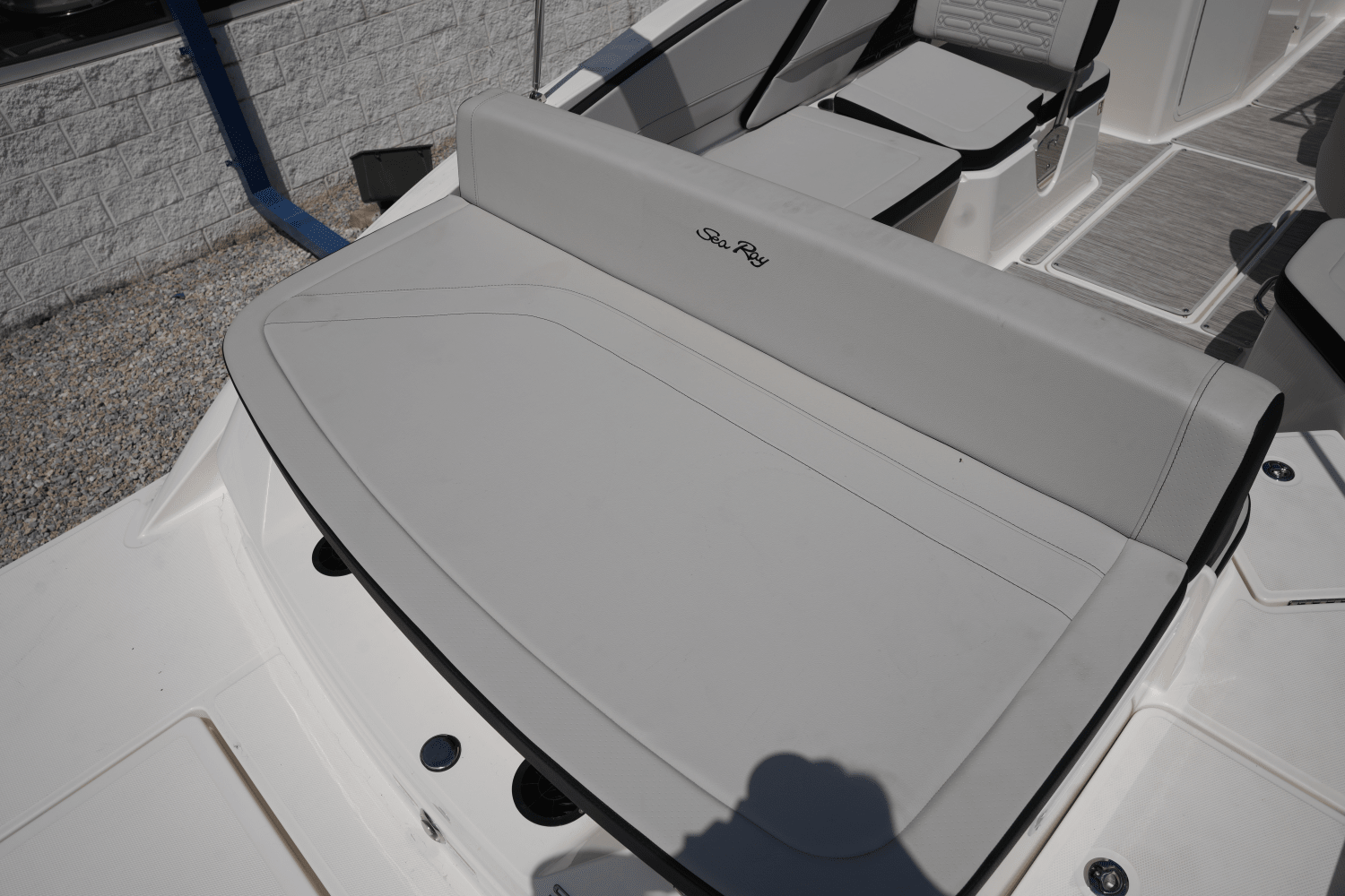 Slide: The Image of Sea Ray SPX 210 2025 - 5