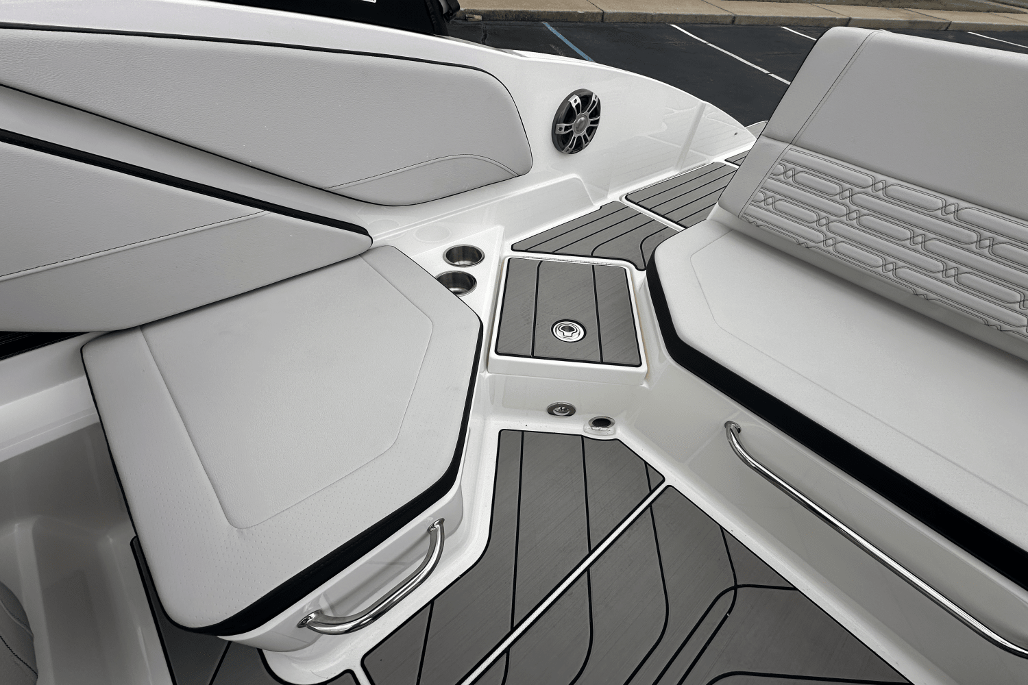 Slide: The Image of Sea Ray SPX 210 2025 - 6