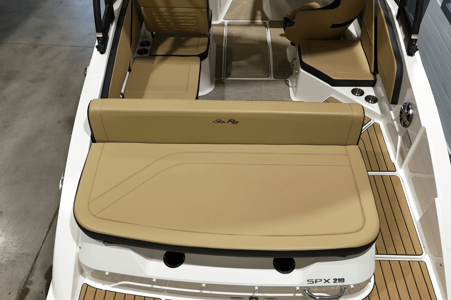 Slide: The Image of Sea Ray SPX 210 2025 - 6