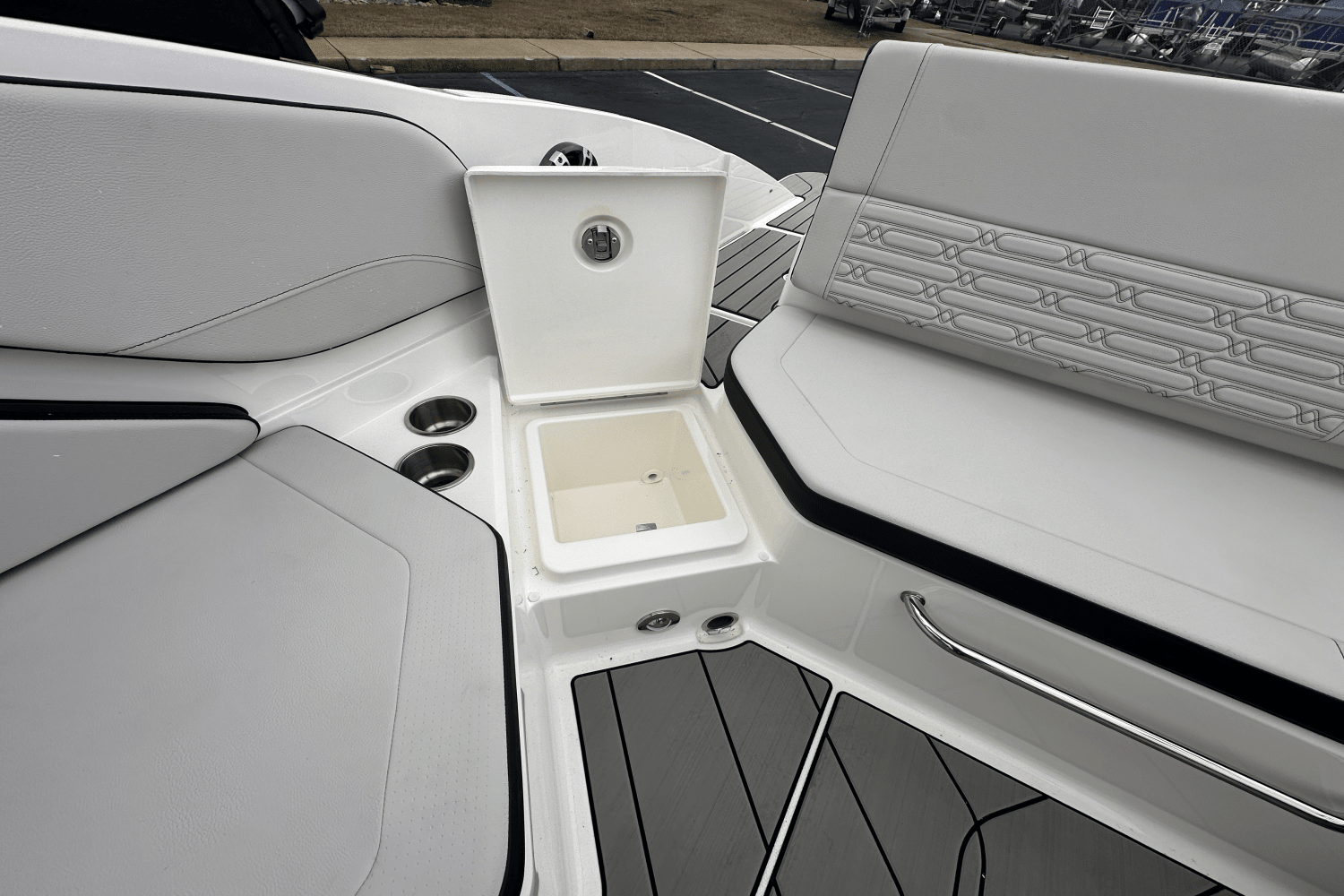 Slide: The Image of Sea Ray SPX 210 2025 - 7