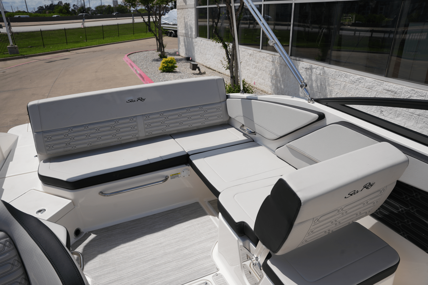 Slide: The Image of Sea Ray SPX 210 2025 - 8