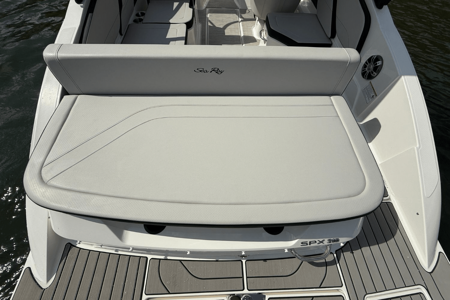 Slide: The Image of Sea Ray SPX 210 2025 - 8