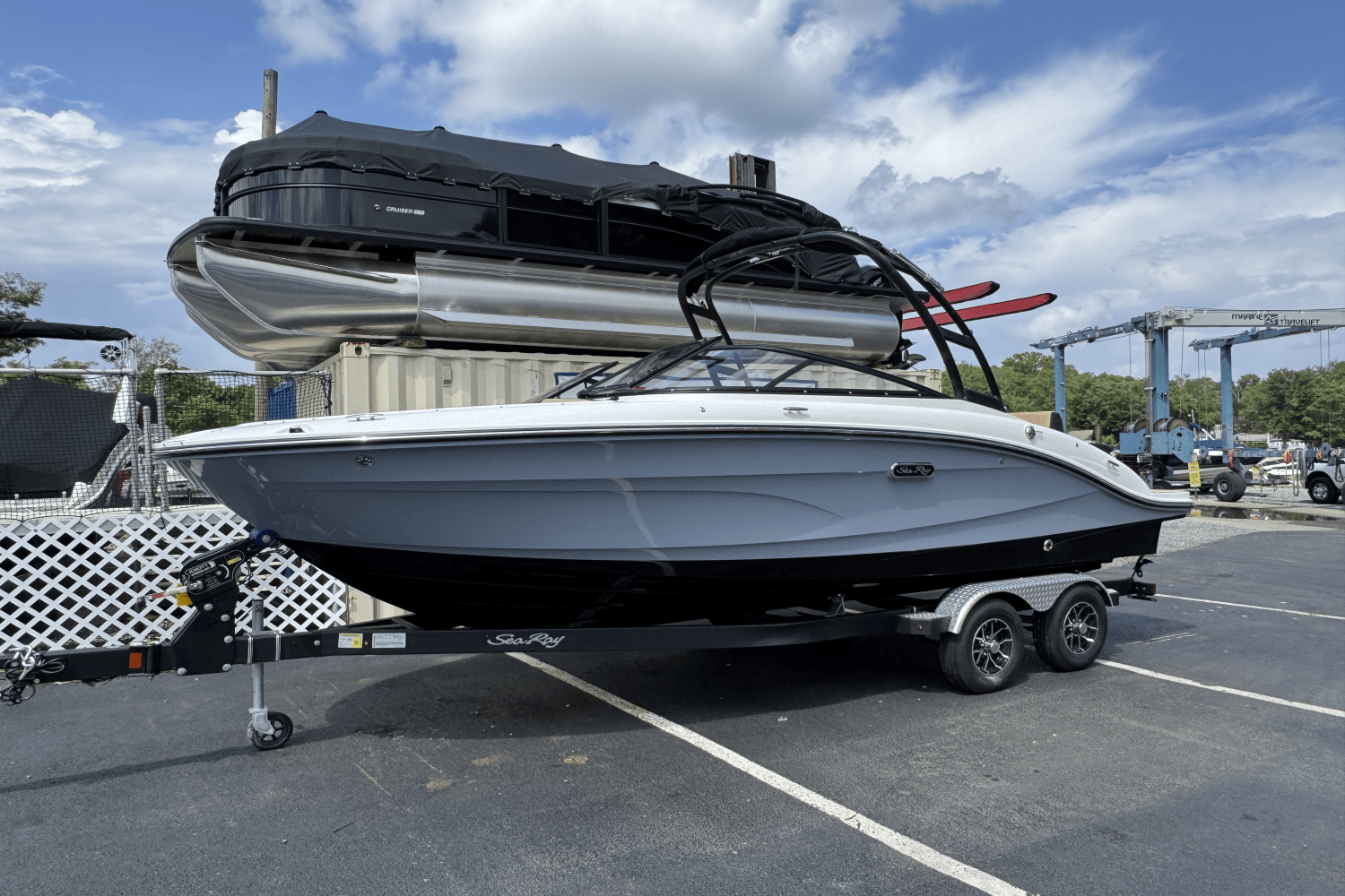 Slide: The Image of Sea Ray SPX 210 2025 - 9