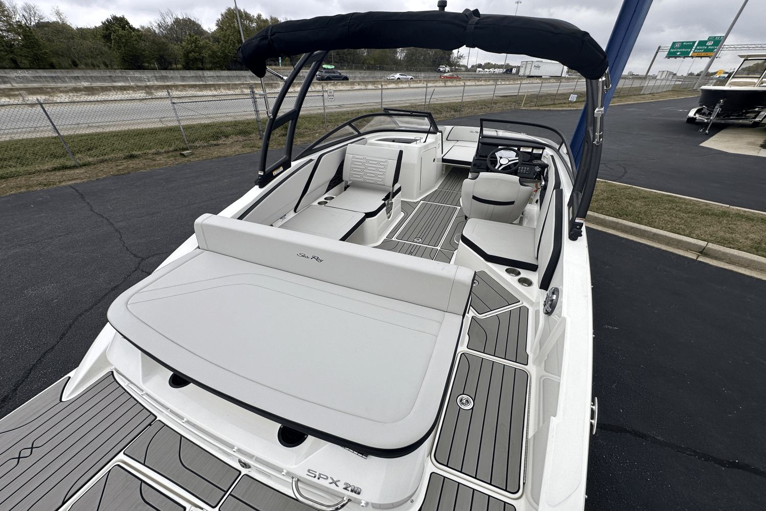 Slide: The Image of Sea Ray SPX 210 2025 - 9