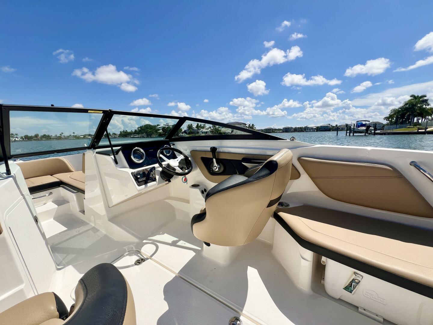 Slide: The Image of Sea Ray SPX 210 Outboard 2021 - 5577804