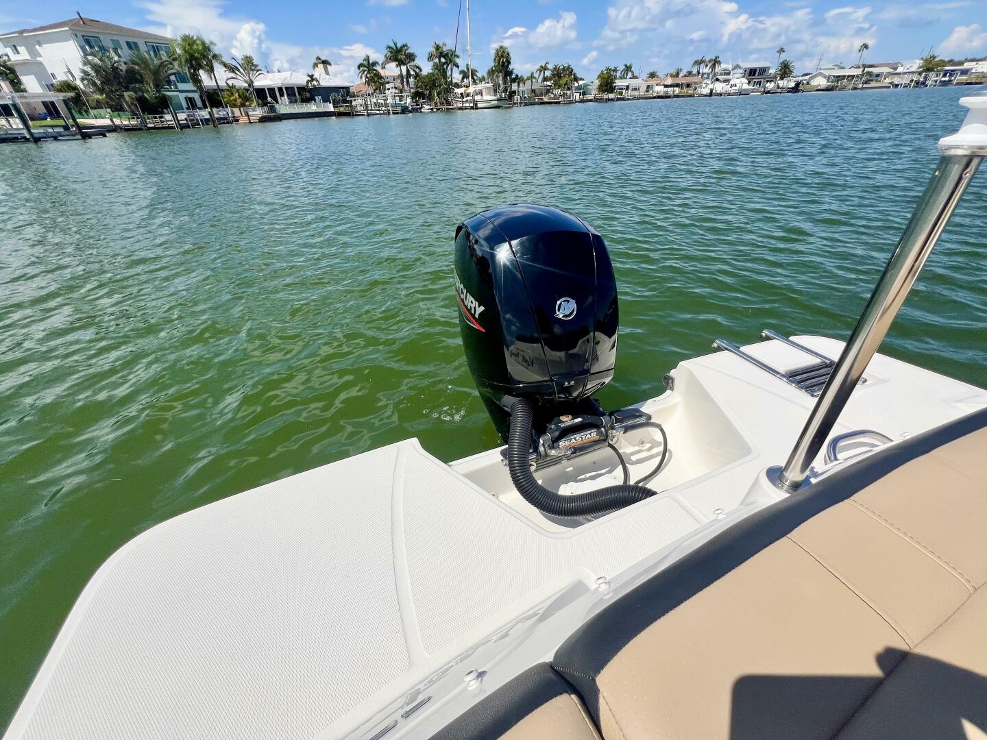 Slide: The Image of Sea Ray SPX 210 Outboard 2021 - 5577806