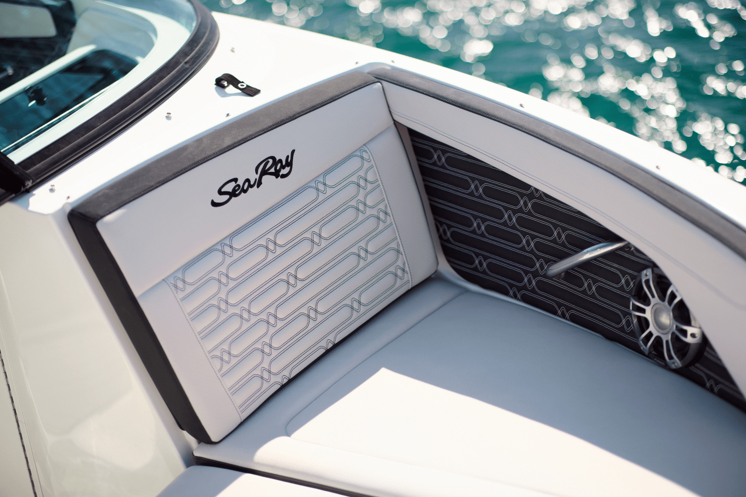 Slide: The Image of Sea Ray SPX 210 Outboard 2024 - 28