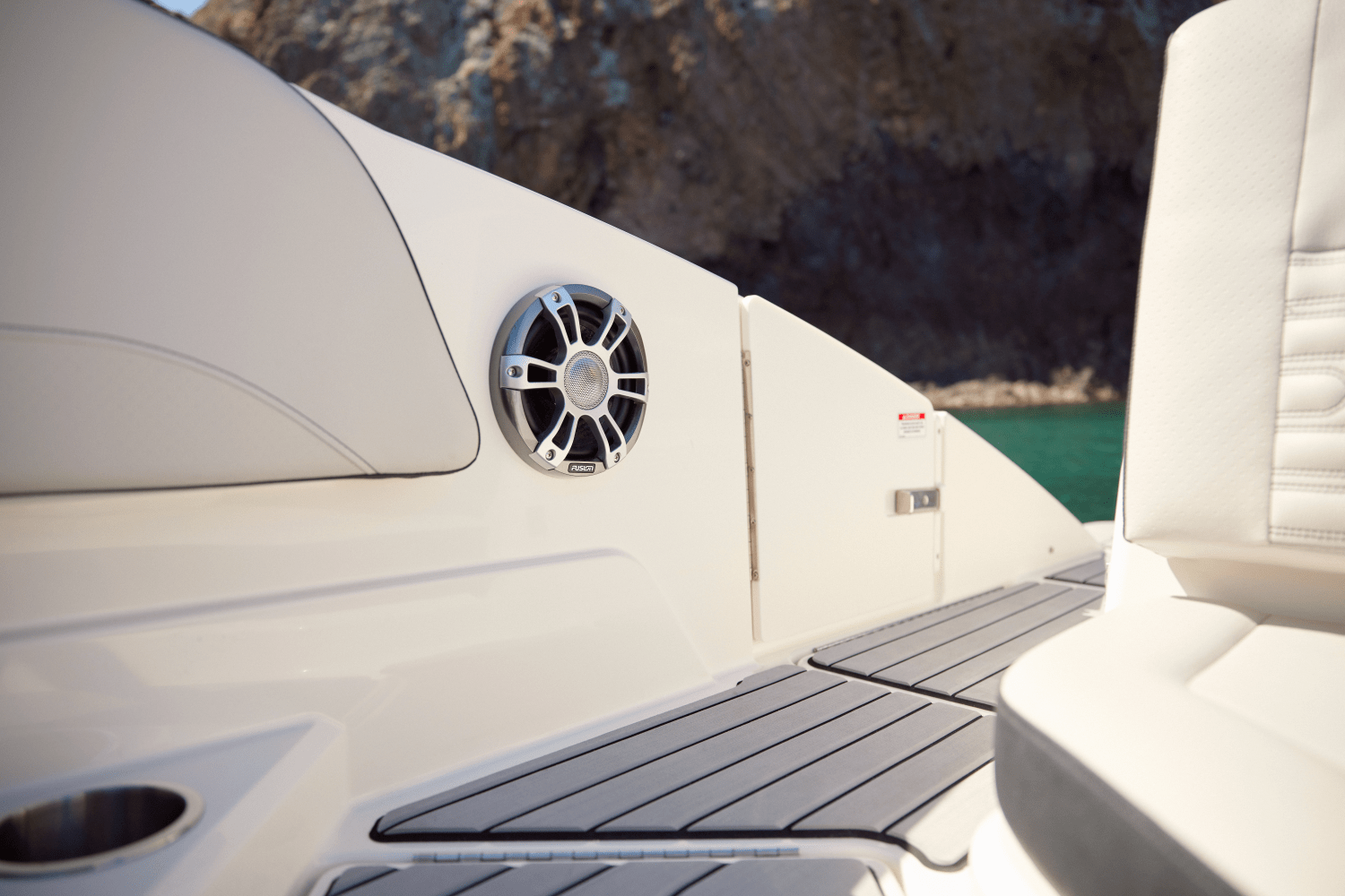 Slide: The Image of Sea Ray SPX 210 Outboard 2024 - 8