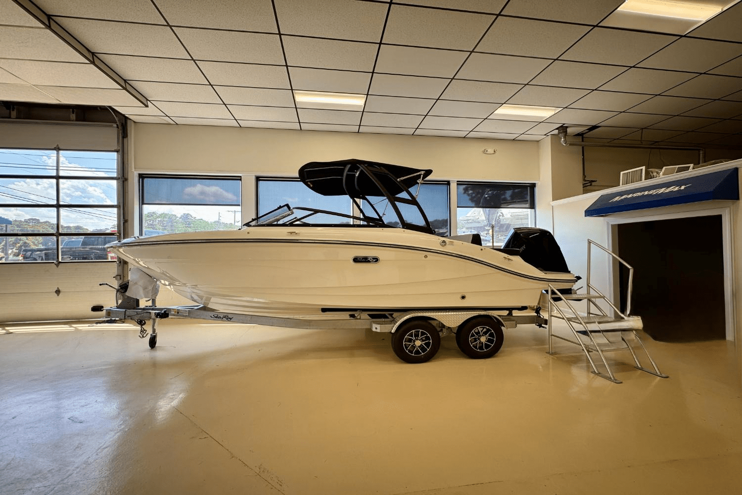 Slide: The Image of Sea Ray SPX 210 Outboard 2025 - 0