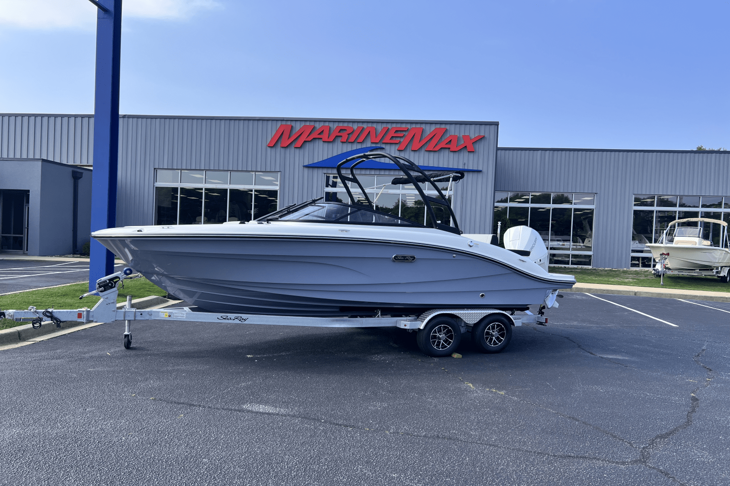 Slide: The Image of Sea Ray SPX 210 Outboard 2025 - 0