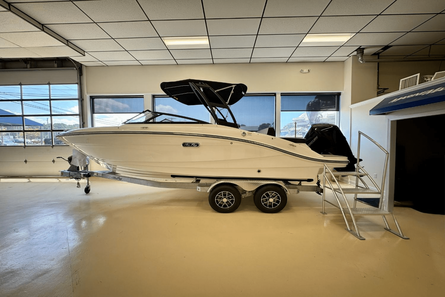 Slide: The Image of Sea Ray SPX 210 Outboard 2025 - 1